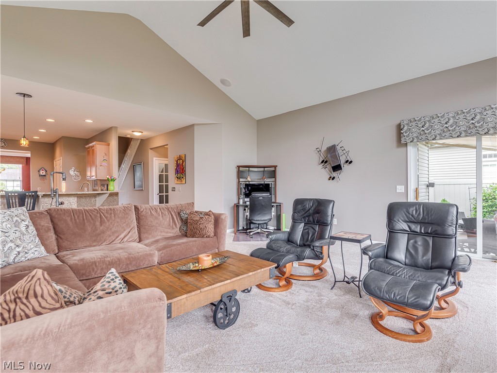 Wheaton Place at Creekstone Condo - Residential