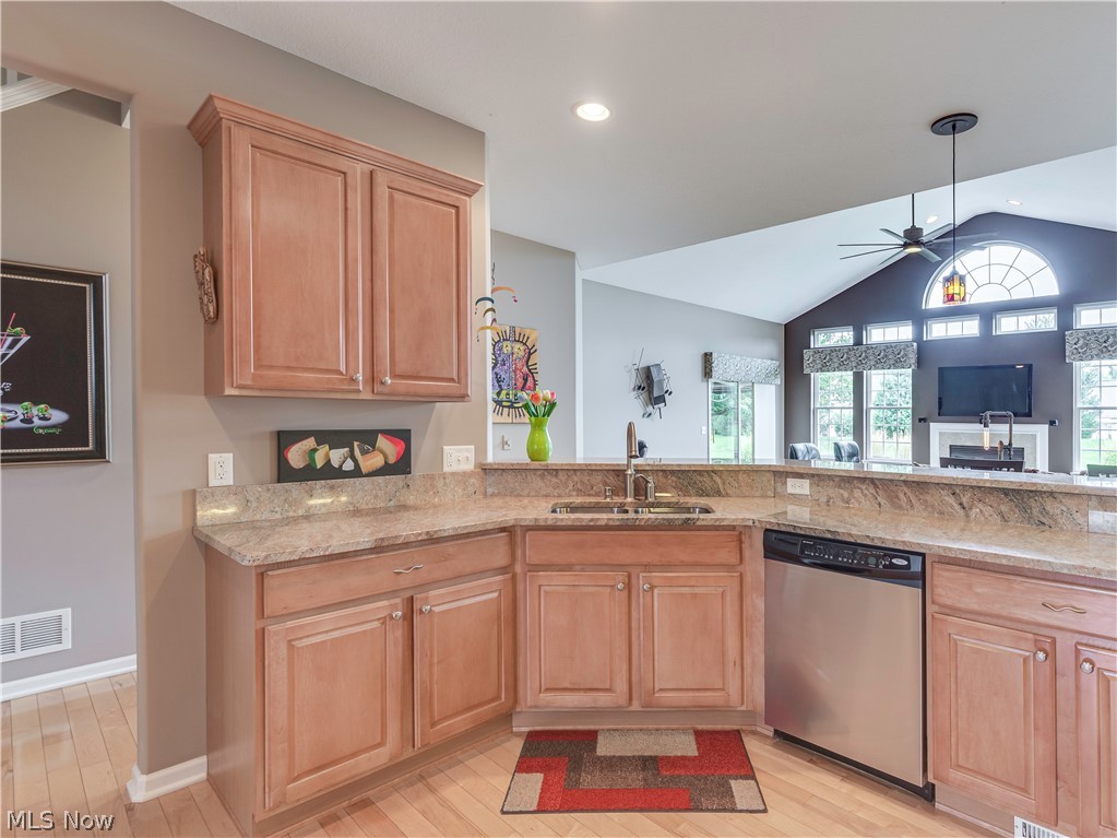 Wheaton Place at Creekstone Condo - Residential