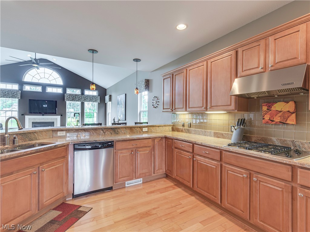Wheaton Place at Creekstone Condo - Residential