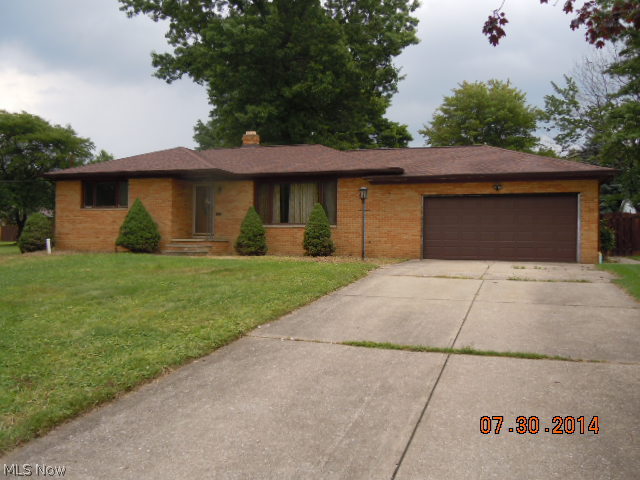 All Brick North Royalton Ranch Offers 1238 Square Feet + Full Basement! Sits On Large 100x170 Lot Perfect For Summer Entertaining! Has 2 Car Attached Garage & Central Air. Large Living Room Is Light & Bright. Eat-In Kitchen Provides Space For Morning Coffee + Formal Dining Room Perfect For Family Dinners. Located On Quiet, Dead End Street! Excellent Rated School System. Make This Home Yours!