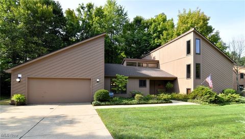 32680 N Burr Oak Drive, Solon, OH 44139 - #: 5061538