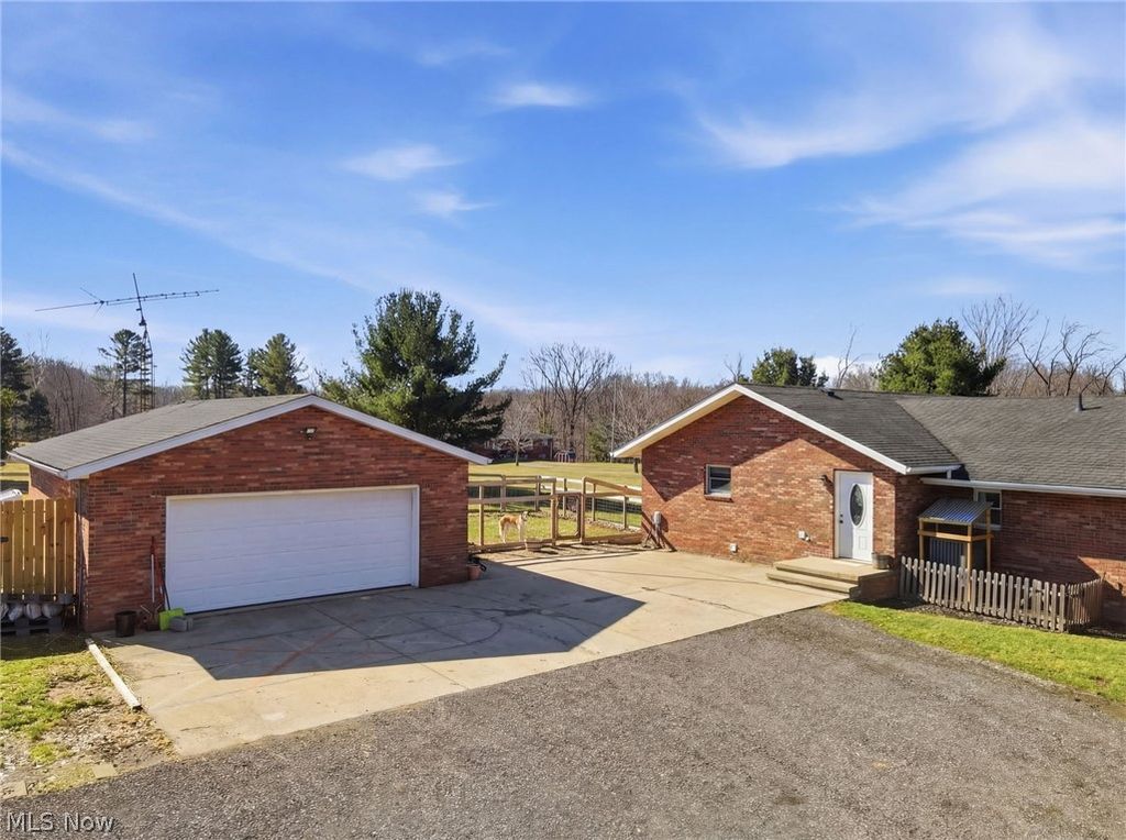 Photo of 2932 Sexton Road, Geneva, OH 44041 (MLS # 5190694)