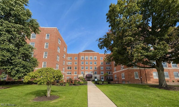 19101 VAN AKEN BLVD APT 219, SHAKER HEIGHTS, OH 44122 - Image 25bb9135990cd3e89b7b2f8d08e9de61/1994261796