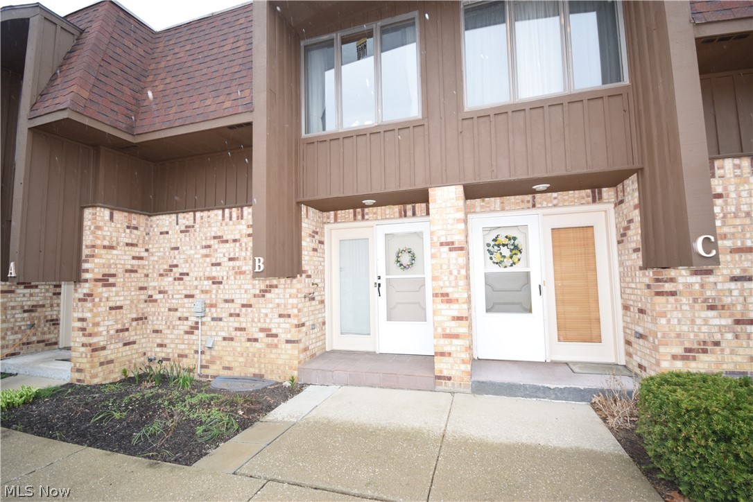 Two-bedroom condo in Ravenna with lots of updates throughout. Finished basement gives condo lots of added entertaining or storage space. Car port allows you to keep your vehicle out of the elements. Additional parking spaces available for guests. Conveniently located near shopping, dining, and major highways, making commutes simple!