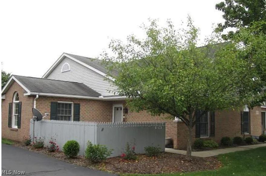 Hurry—this one won’t last long.
Wonderful 2-bedroom, 1.5-bath condo conveniently located near shopping, dining, and medical offices. This well-maintained home is truly move-in ready. Enjoy a brand-new walk-in shower, and all appliances—including the washer and dryer—stay. The kitchen and laundry feature Nature Stone flooring. A comfortable, low-maintenance condo waiting for its next owner.