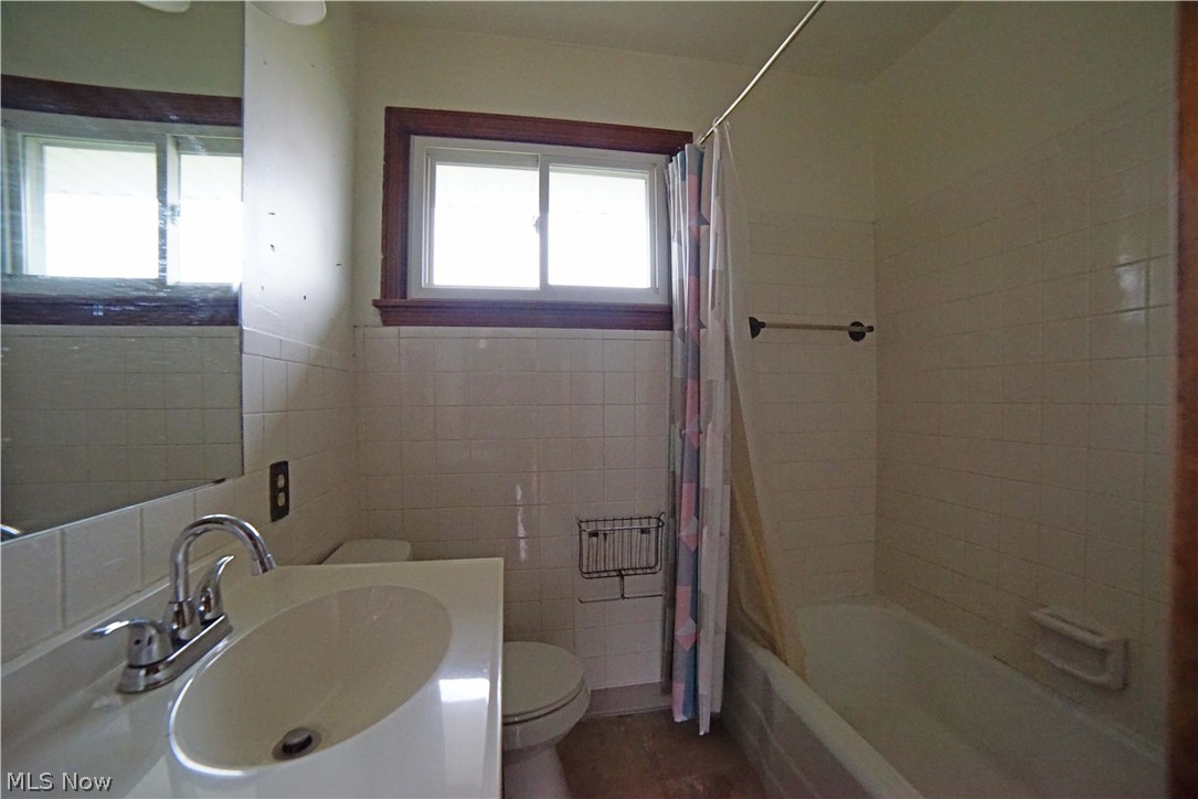 Louis Lev & Son Inc - Residential Lease