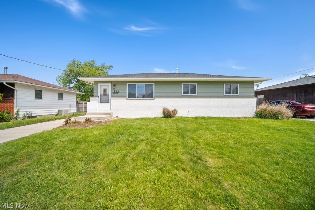 Photo of 322 Windsor Drive, Elyria, OH 44035 (MLS # 5208818)