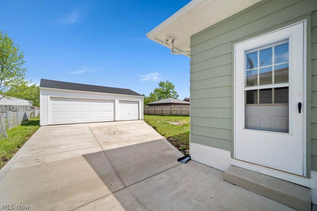 Photo of 322 Windsor Drive, Elyria, OH 44035 (MLS # 5208818)