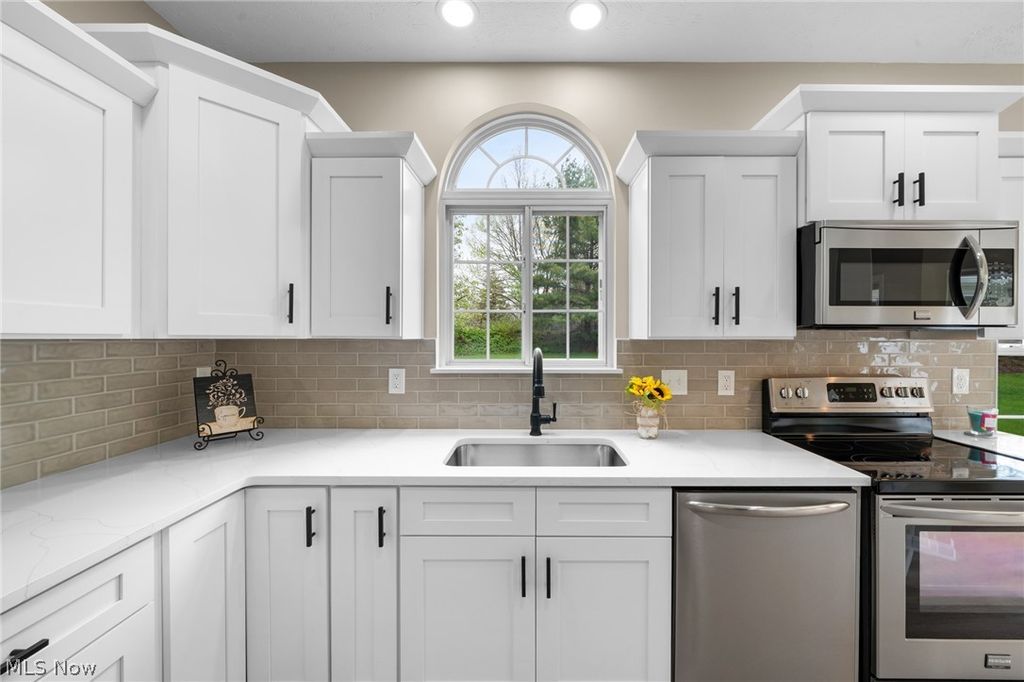 Photo of 116 Vista Court, North Olmsted, OH 44070 (MLS # 5201329)