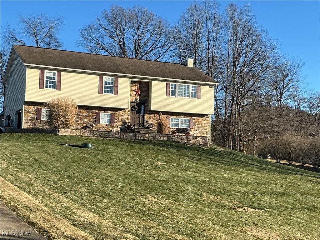 Photo of 7034 Eaglepoint Drive, Nashport, OH 43830 (MLS # 5178154)