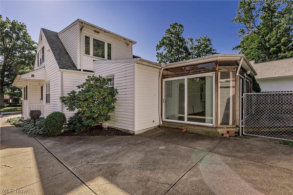 1016 LANDER RD, CLEVELAND, OH 44143 - Image 260265550dbbfb8bccd36bc6ccc80fce/3699974711