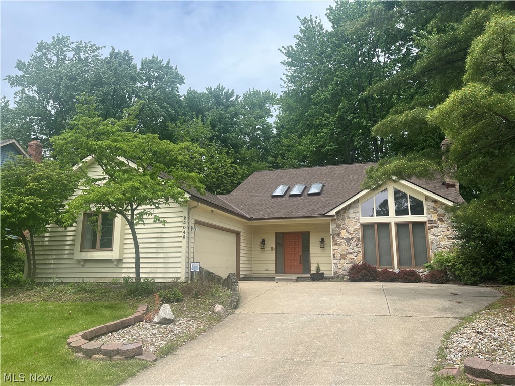 Welcome to this beautiful Stonehedge home! This incredible 3150 square foot home is located in a quiet, well kept, friendly neighborhood. This home includes a brand new roof, AC unit, furnace, and hot water tank! When entering the home, you are greeted by an open floor plan with high ceilings with an abundance of natural light. This room features high ceilings, large windows, ceiling fan, and fireplace mantle combo. On the main floor, there are two large sized bedrooms with spacious closets. Adjacent to the bedrooms is a newly renovated full bathrooms that includes a granite countertop. Continuing to the heart of the home, you will walk into the ginormous great room. Off the great room you will walk into the large kitchen. This newly renovated kitchen features a large middle island breakfast bar, small desk area, a new slate grey GE stainless steel french door fridge with a built in filtered water tap, Jenn Air downdraft electric stove, dishwasher unit, large three door panty space, an