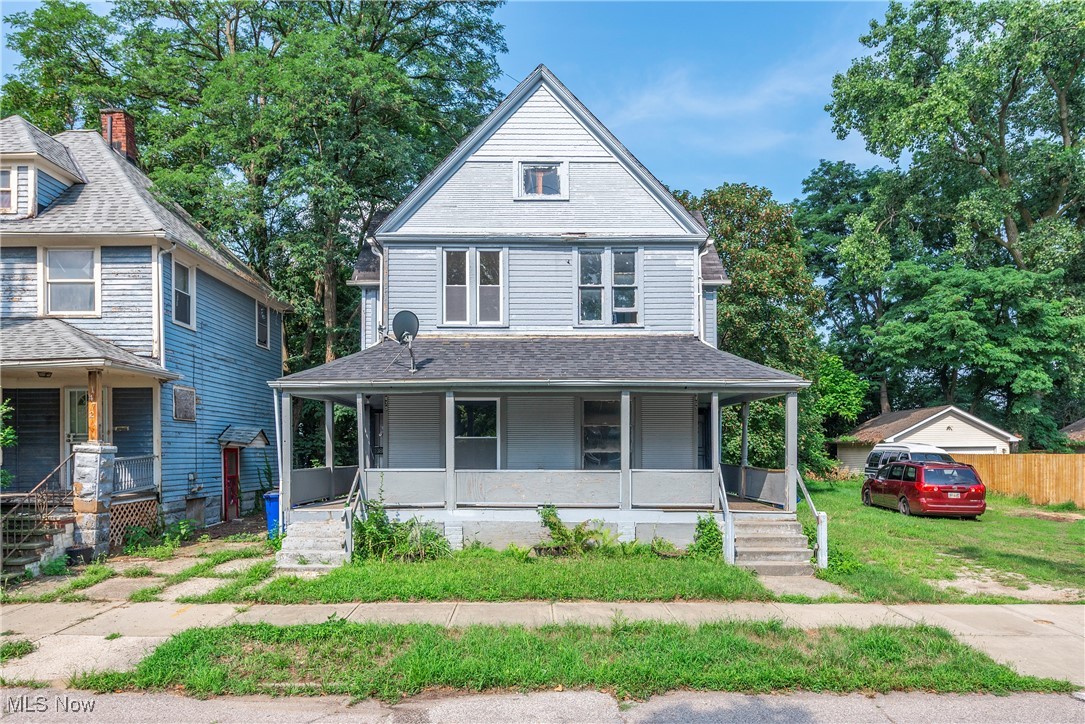 Great investment opportunity in Cleveland! This side-by-side duplex is located just minutes from the Cleveland Clinic and offers strong potential for rental income or owner-occupancy. Each unit features 3 bedrooms and 1 bathroom, with spacious layouts ready for your renovation vision. Whether you're an investor or a handy homeowner, this property is a solid value-add project in a prime location. The adjacent lot is owned by the Cleveland Land Bank. It is at the buyer's discretion to contact the city to inquire about the potential availability of the lot for purchase. Schedule your showing today! :)