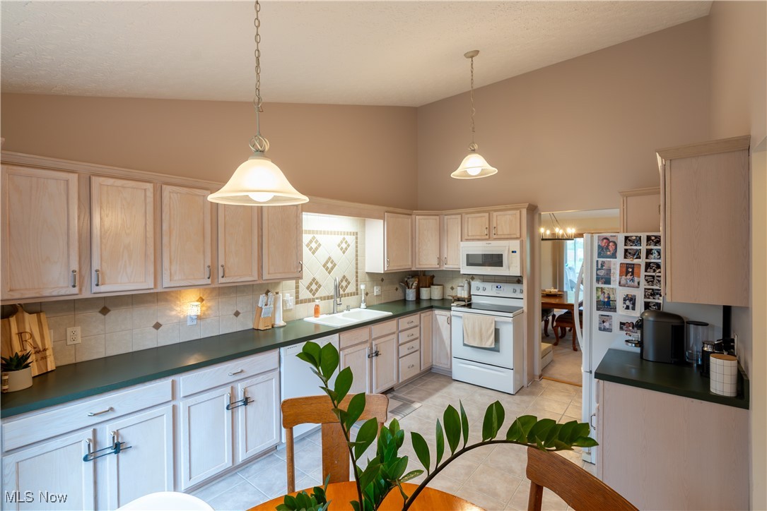 2178 Prestwick Drive, Uniontown, Ohio image 2