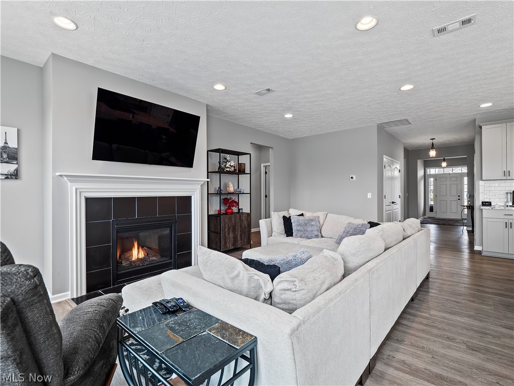 Four Seasons at Chestnut Ridge - Residential