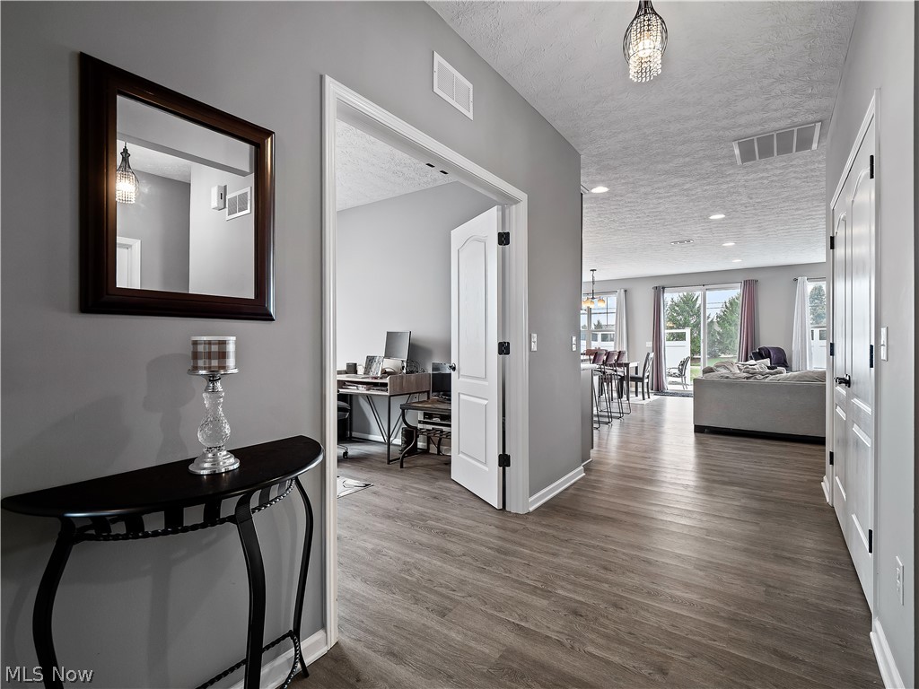 Four Seasons at Chestnut Ridge - Residential