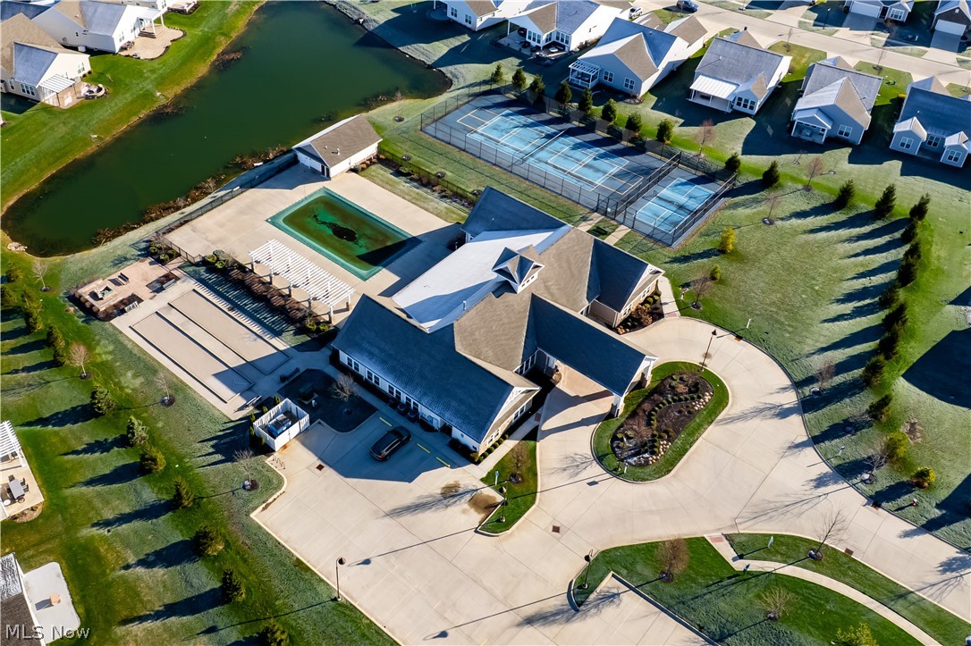 Four Seasons at Chestnut Ridge - Residential