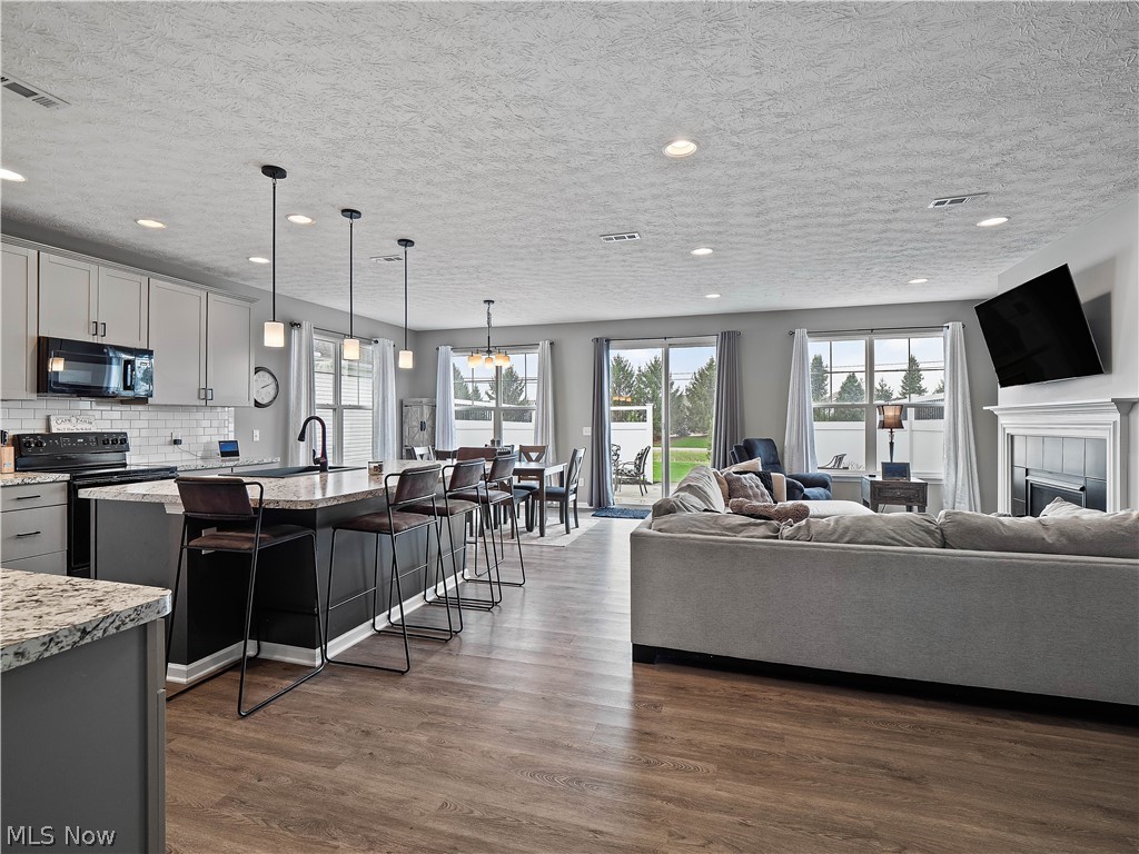 Four Seasons at Chestnut Ridge - Residential