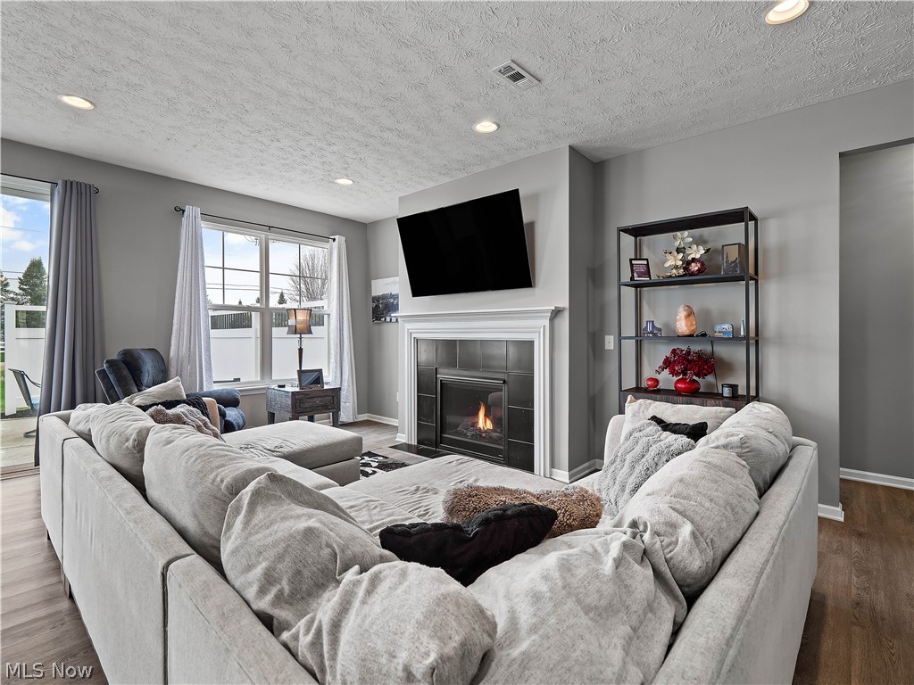 Four Seasons at Chestnut Ridge - Residential