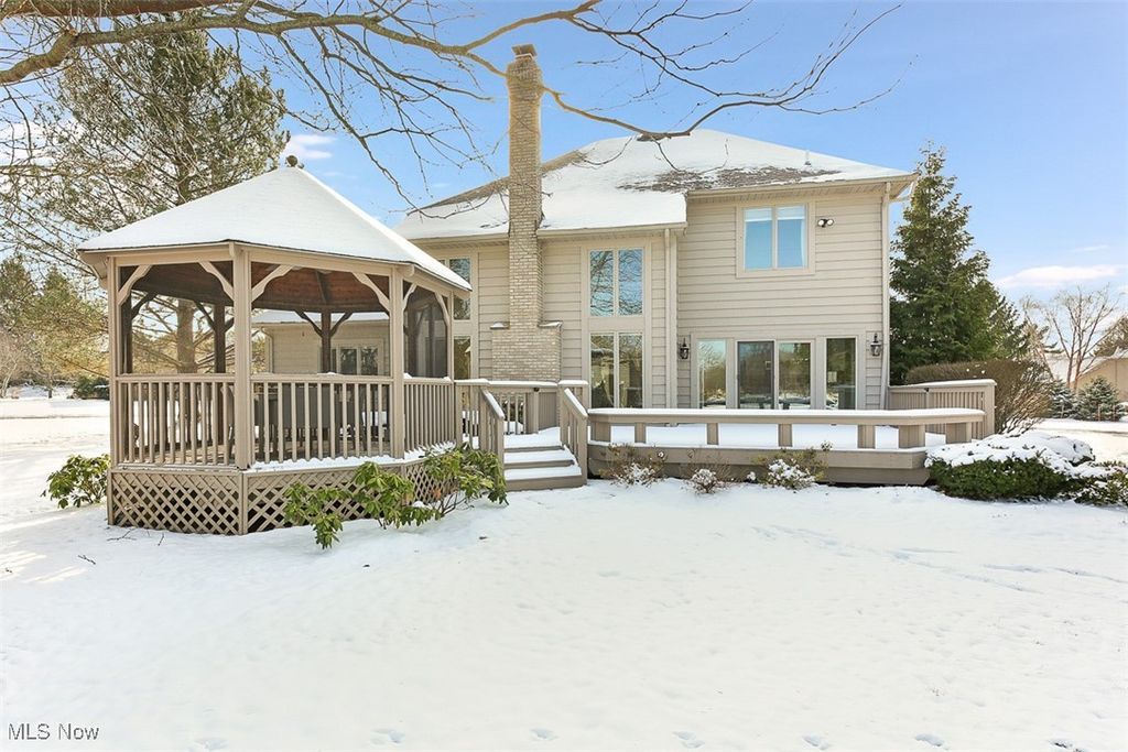 Photo of 196 Chisholm Court, Aurora, OH 44202 (MLS # 5180941)