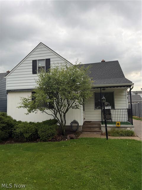 Homes For Sale - 5530 Oakwood Avenue<br/> Maple Heights, OH 44137