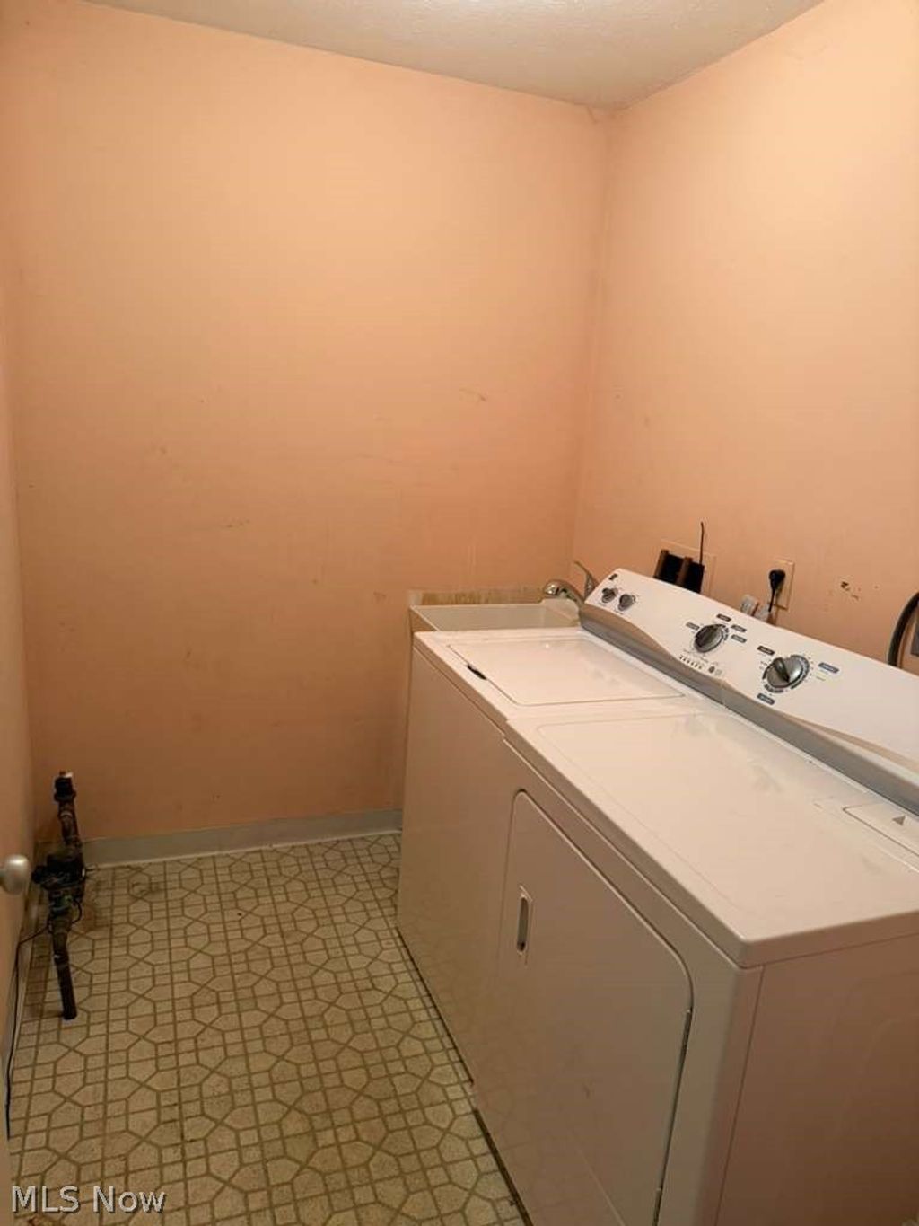 Photo of 25 Sutton Place, Shaker Heights, OH 44120 (MLS # 5201712)