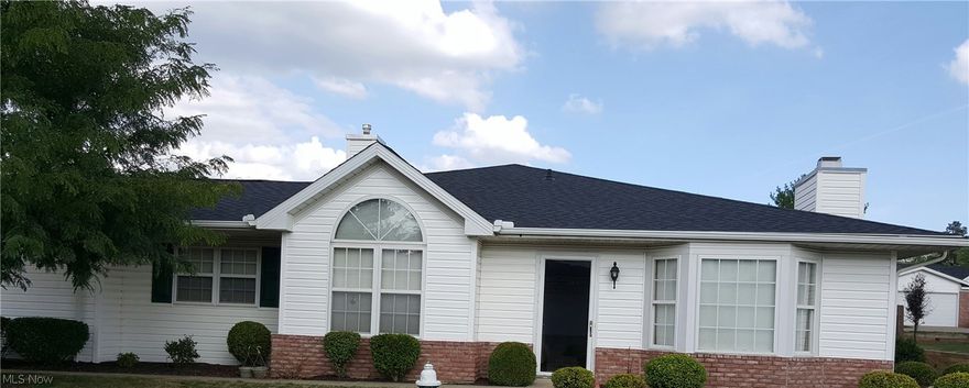 Great Ranch style cluster home! All new granite counters, in beautiful kitchen. Brand new carpet throughout. All new professional neutral paint. All appliances stay. Open floor plan, great for entertaining. 3 bedrooms, cozy fireplace. Large windows allow plenty of natural light. Laundry/utility room, off of the huge garage! A must see