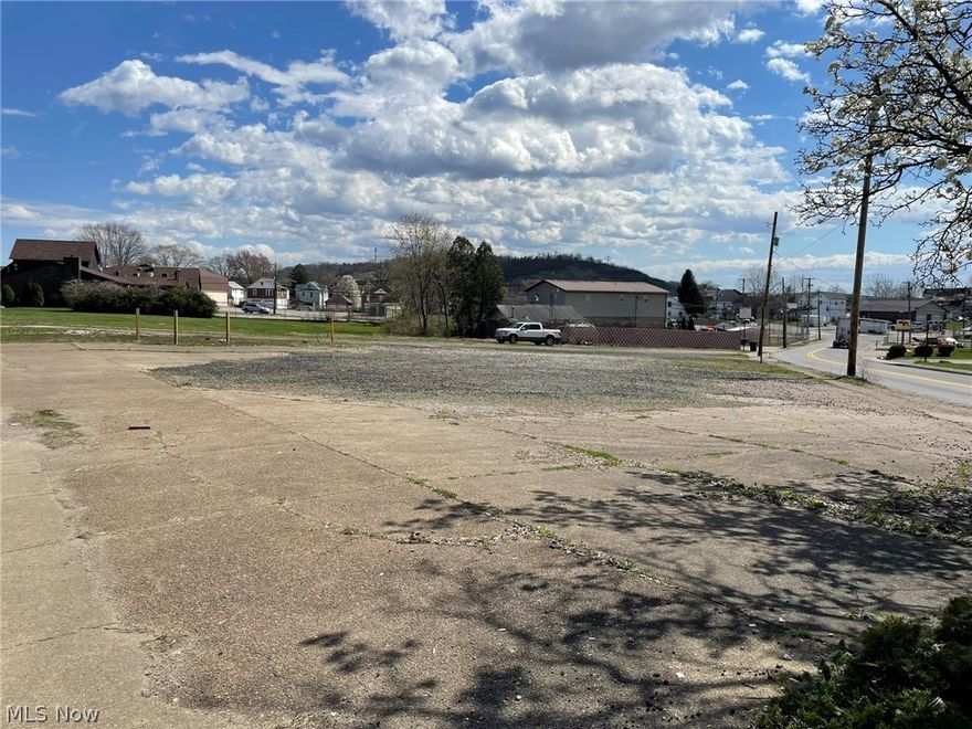 Great location in a High traffic count area that is on the corner of Staunton Ave (Rt47) and 7th Street in Parkersburg, WV 
210 feet of frontage on 7th Street (5,000 AADT) and 286 feet of frontage on Staunton Ave (6500 AADT). Listing includes 6 Parcels / 05-82-01430000, 05-82-01440000, 05-82-01390000, 05-82-01400000, 05-82-01420000, 05-82-01410000. Potential to purchase additional parcels along 7th street. MLS #'s 5031563 & 5031568.