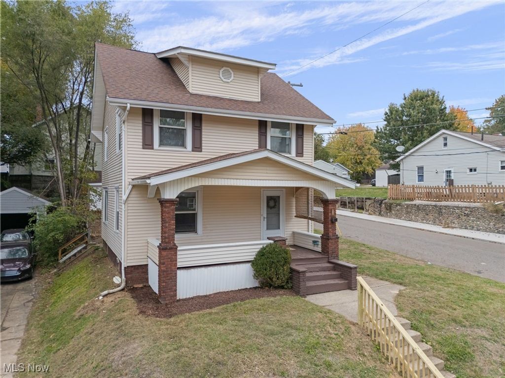 Photo of 1401 17th Street NW, Canton, OH 44703 (MLS # 5185167)