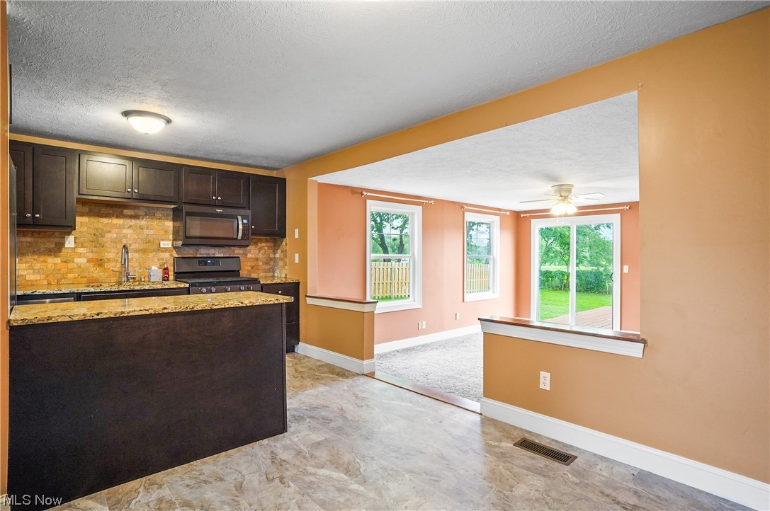 Country Lane Manor - Residential