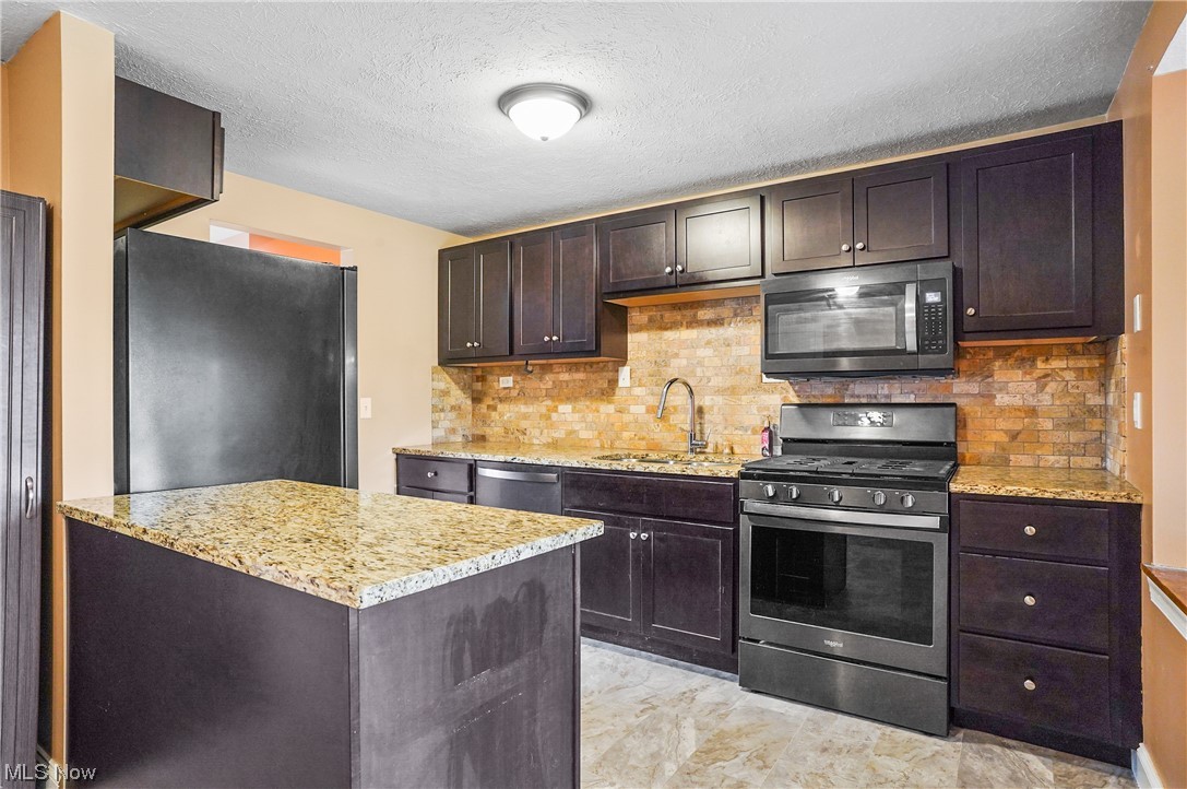 Country Lane Manor - Residential