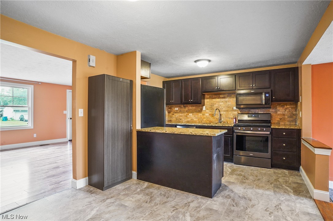 Country Lane Manor - Residential