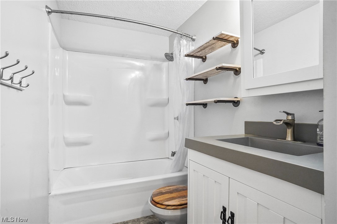 Country Lane Manor - Residential