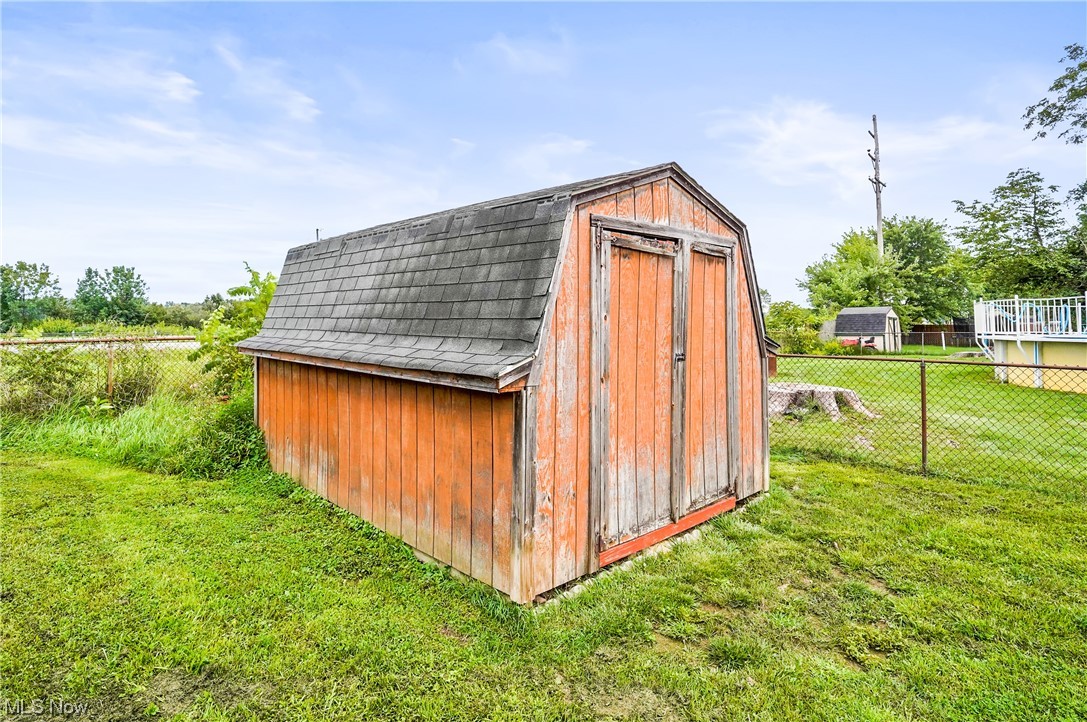 Country Lane Manor - Residential