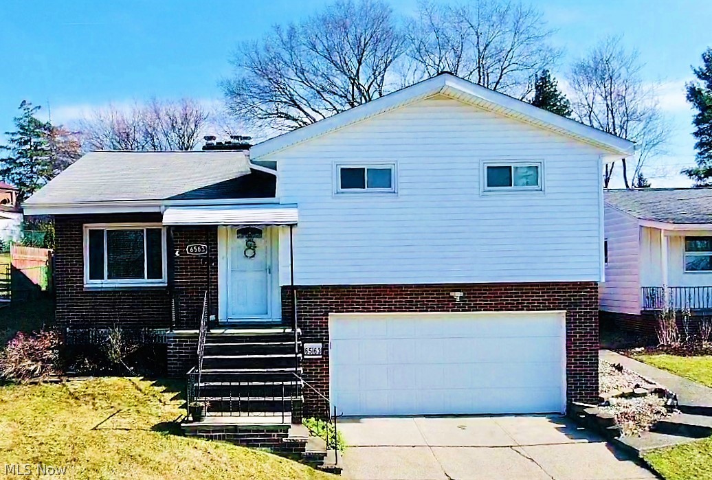 Photo 1 of 27 — 6563 Roycroft Drive, Parma, OH 44129
