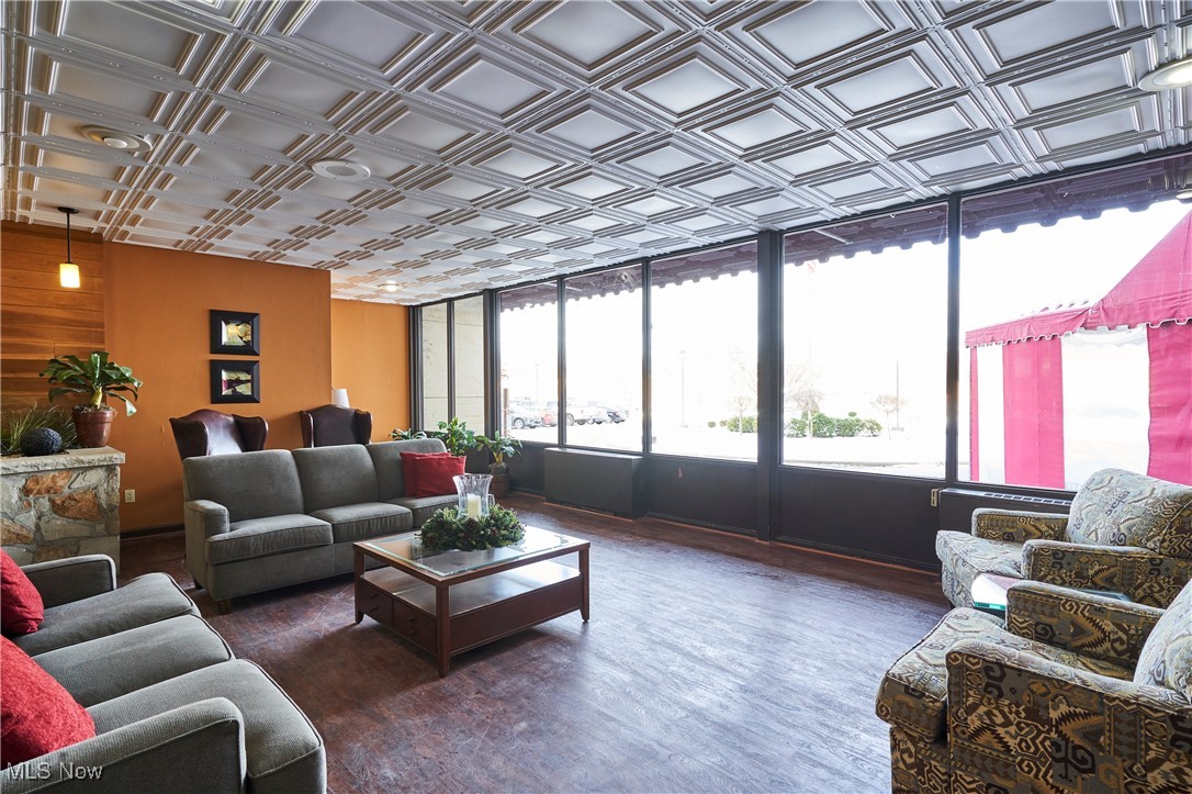 Garage Sp #71 - Residential