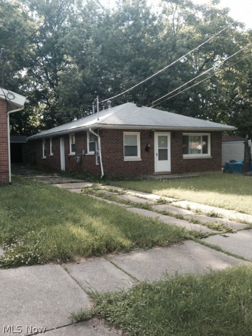 Newly remodeled one bedroom one bathroom. Very clean and move in ready! Tenant pays all utilities. deposit is same as one months rent. Pets welcome with owners approval.