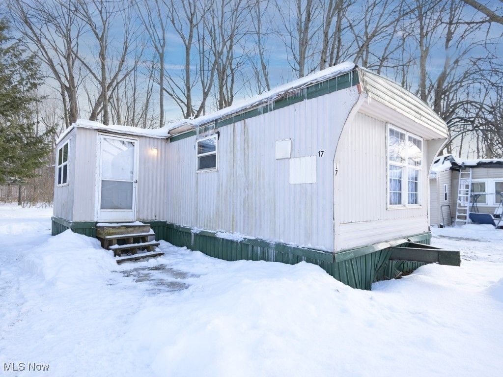 Photo of 17 Hawaiian Drive, Madison, OH 44057 (MLS # 5185252)