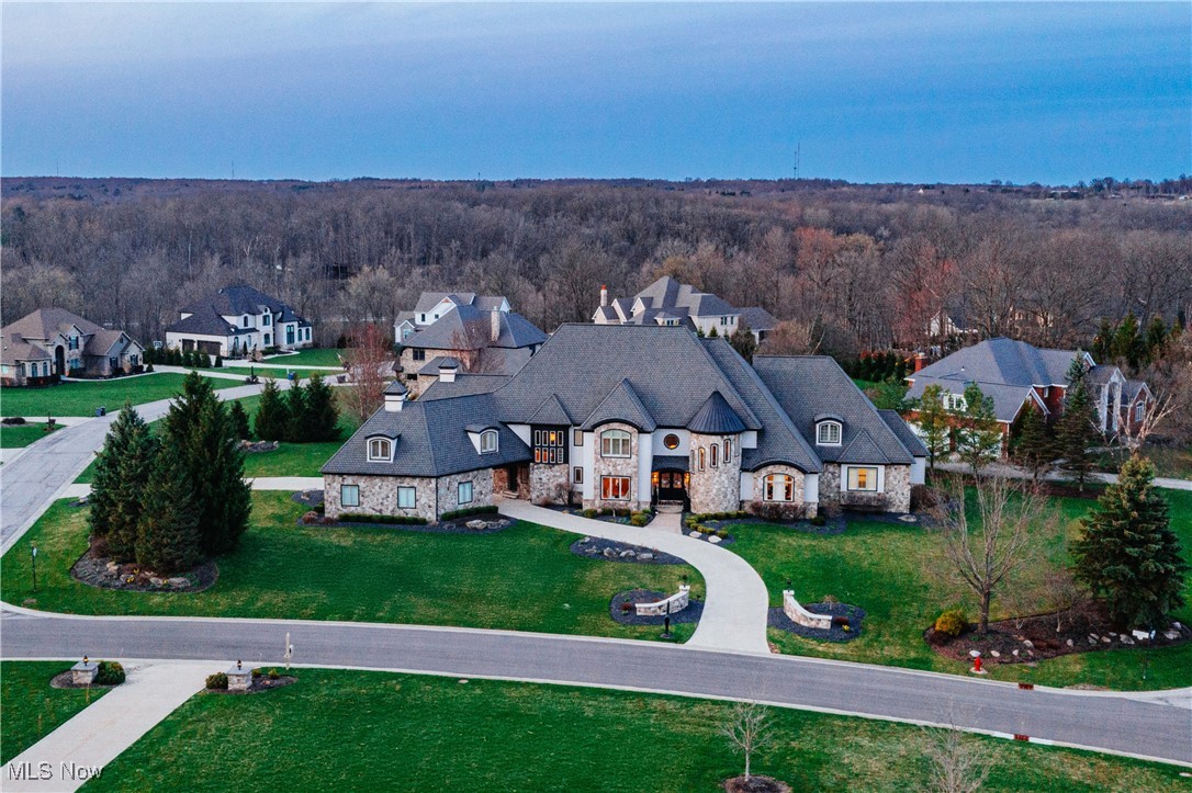 3377 E Galloway Drive, Richfield, Ohio image 2