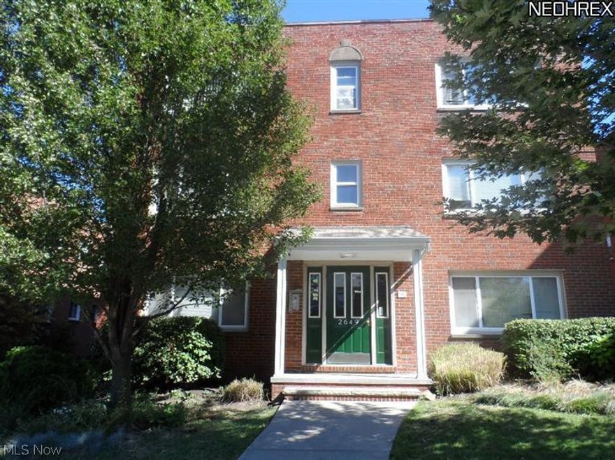 1st floor unit close to public transportation and shopping. Large living room and laundry facility on premises.
