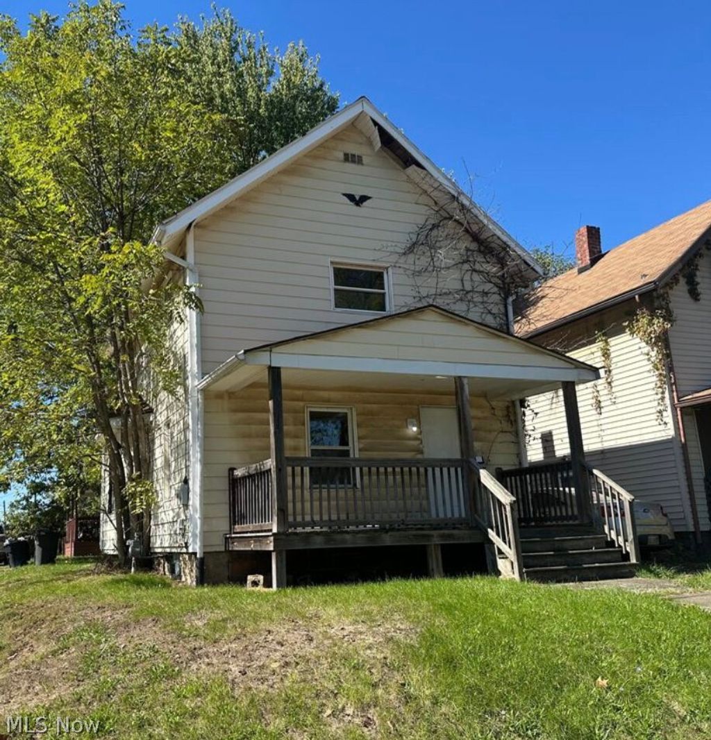 Photo of 1721 SW Hammond Avenue, Canton, OH 44706 (MLS # 5185959)