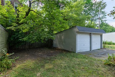 Single Family Residence in Cleveland Heights OH 1908 Staunton Road 32.jpg