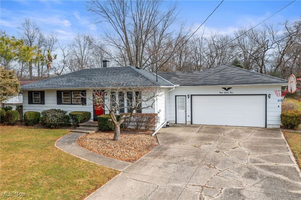 Photo of 1273 Cherry Lane, Brunswick, OH 44212 (MLS # 5175165)