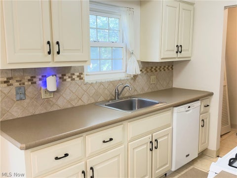 Tiny photo for 157 Drury Lane, Mayfield Heights, OH 44124 (MLS # 5256747)