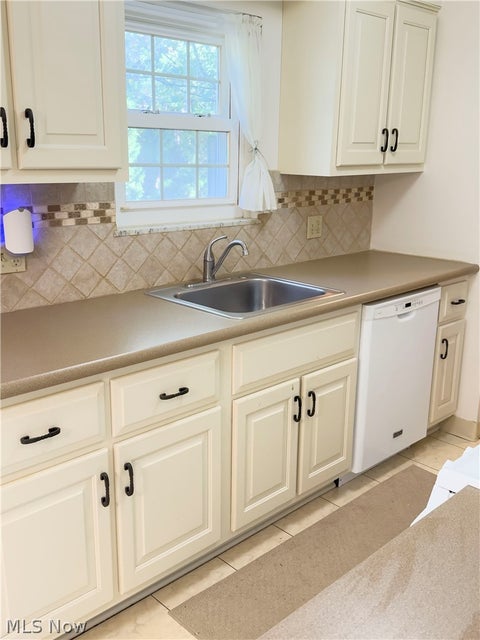 Tiny photo for 157 Drury Lane, Mayfield Heights, OH 44124 (MLS # 5256747)