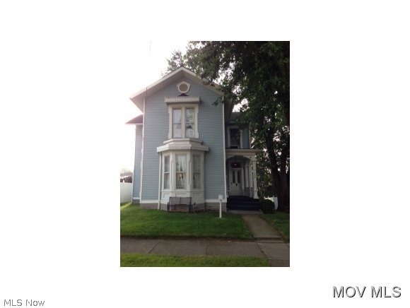 ;SQFT=Fin L1:1074, Fin L2:768, Fin Bsmt:0, Fin Above:1842, Fin Total:1842, Unfin Bsmt:0, Unfin Above:0;PRKG= On Street
