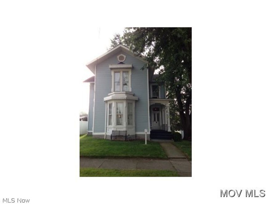 ;SQFT=Fin L1:1074, Fin L2:768, Fin Bsmt:0, Fin Above:1842, Fin Total:1842, Unfin Bsmt:0, Unfin Above:0;PRKG= On Street