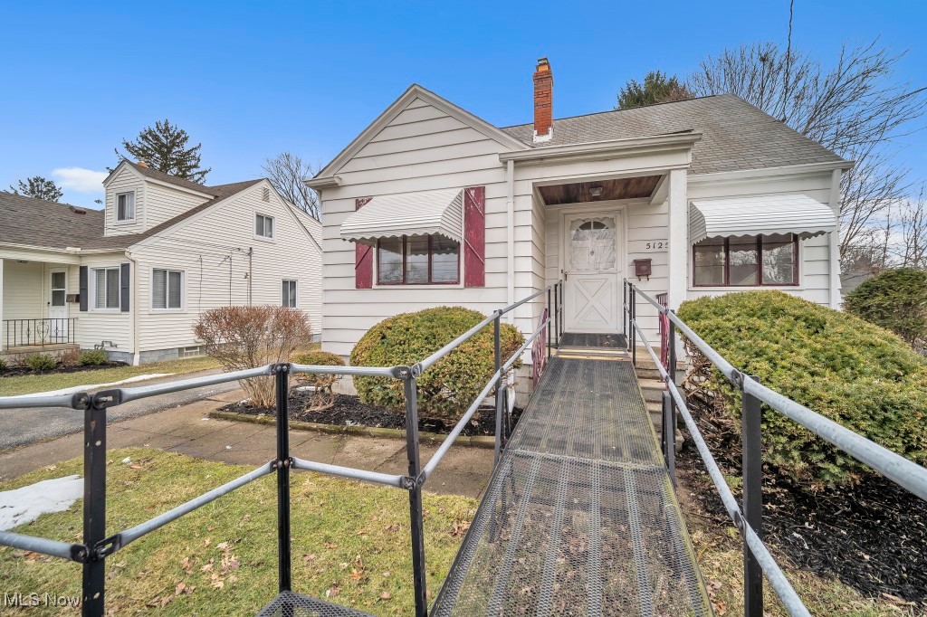 5125 Lucydale Avenue, North Olmsted, Ohio image 3