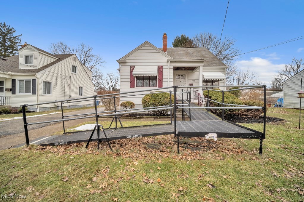 5125 Lucydale Avenue, North Olmsted, Ohio image 2