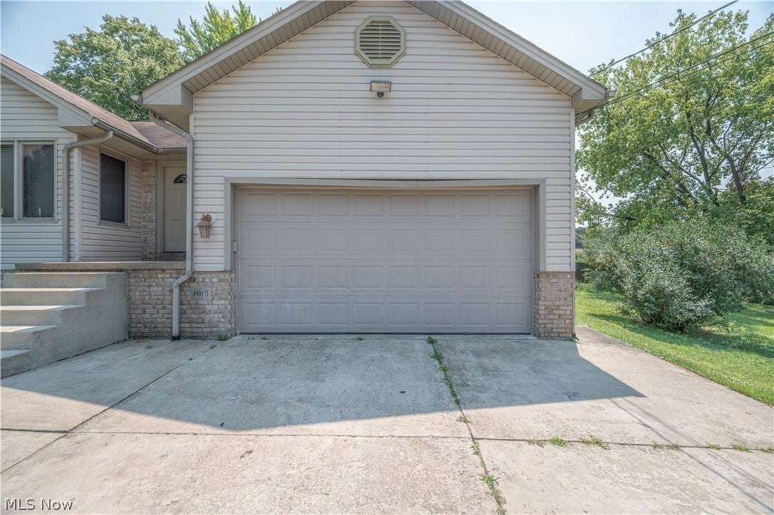 1015 Niles Vienna Road